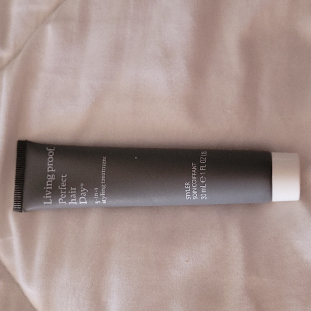 LIVING PROOF. Perfect hair Day 5-1 styling treatment. *****2 / 30ml for $15****